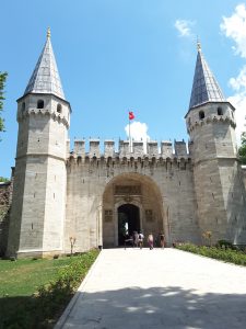 The entrance to the Topkspi Palace